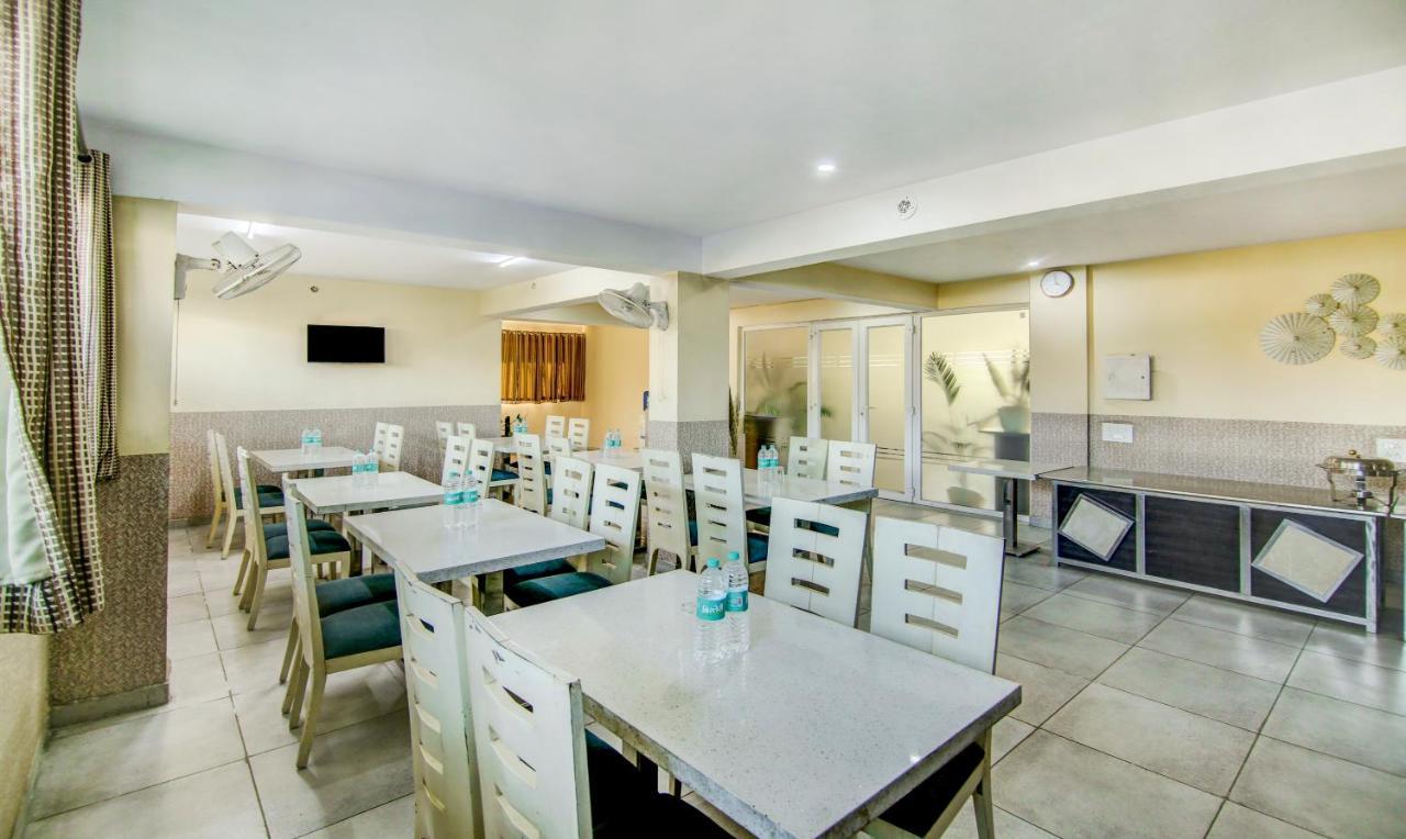 Treebo Trend Blooms Premium Hotel Gurgaon Exterior foto
