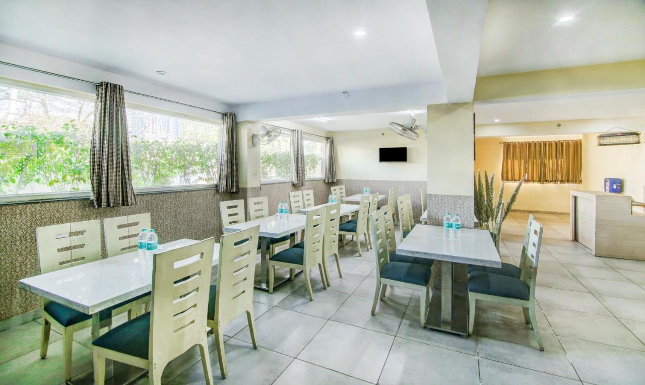 Treebo Trend Blooms Premium Hotel Gurgaon Exterior foto