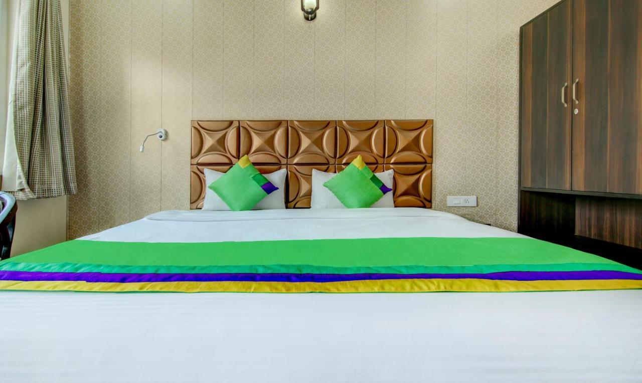 Treebo Trend Blooms Premium Hotel Gurgaon Exterior foto