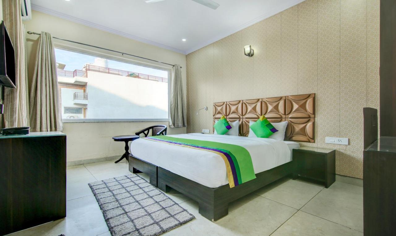 Treebo Trend Blooms Premium Hotel Gurgaon Exterior foto