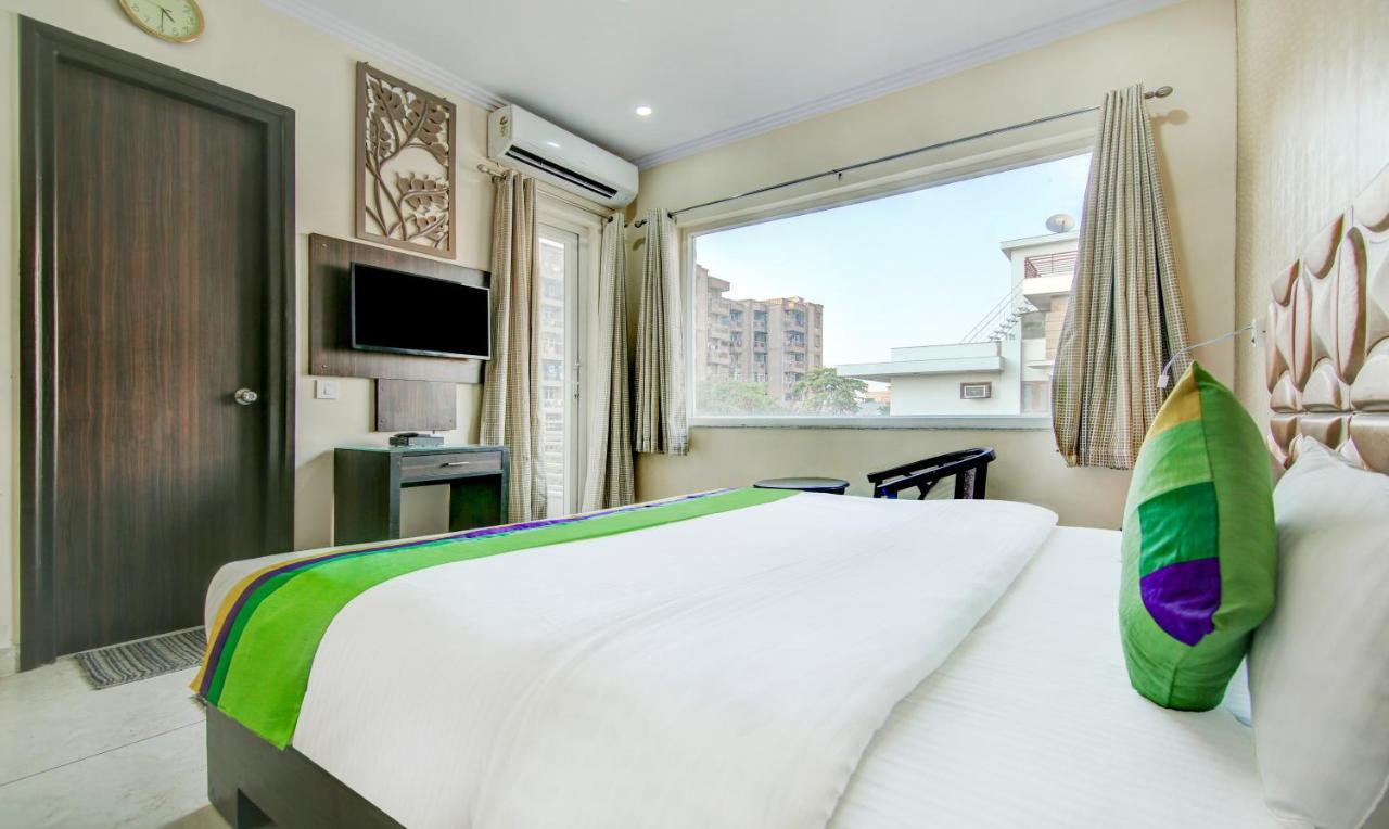 Treebo Trend Blooms Premium Hotel Gurgaon Exterior foto