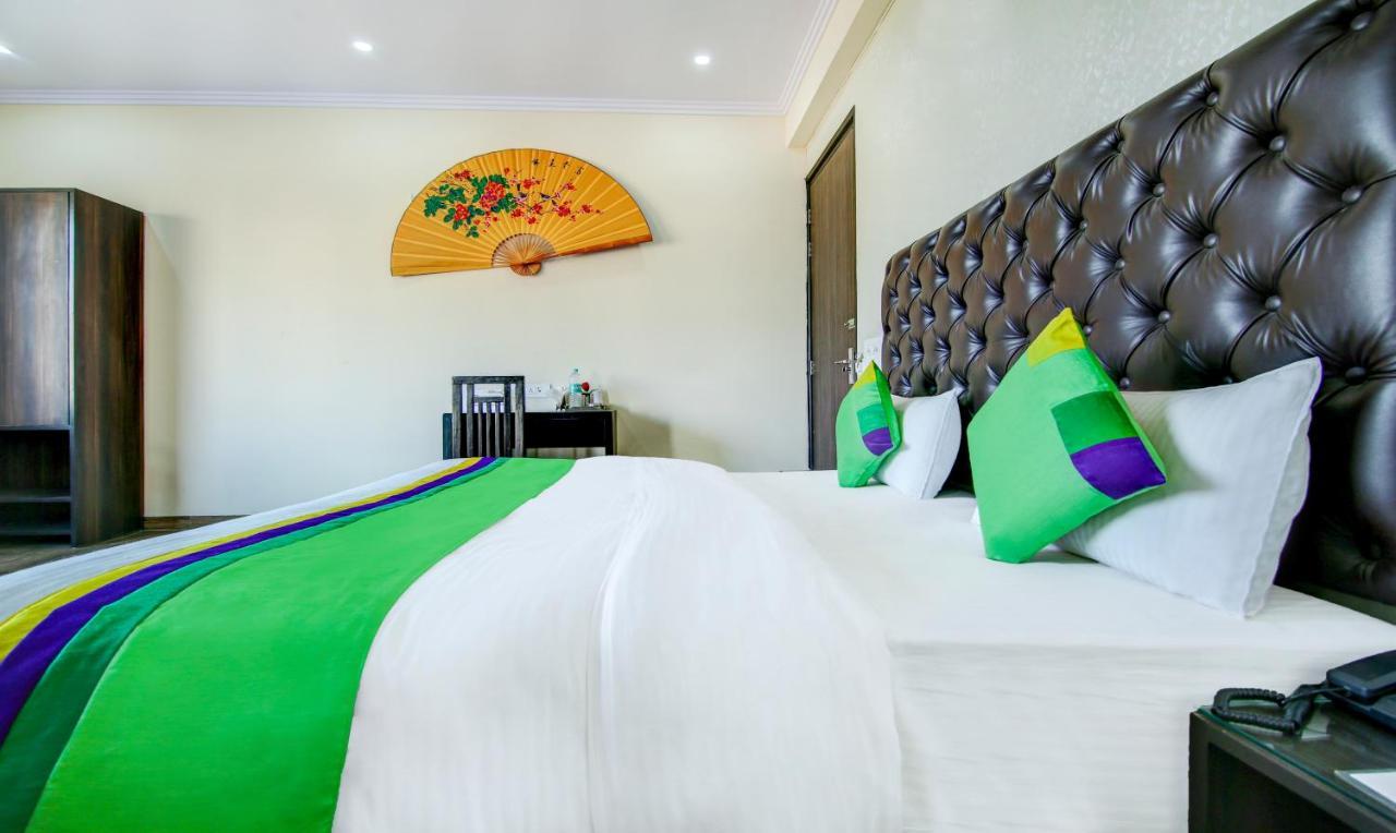 Treebo Trend Blooms Premium Hotel Gurgaon Exterior foto