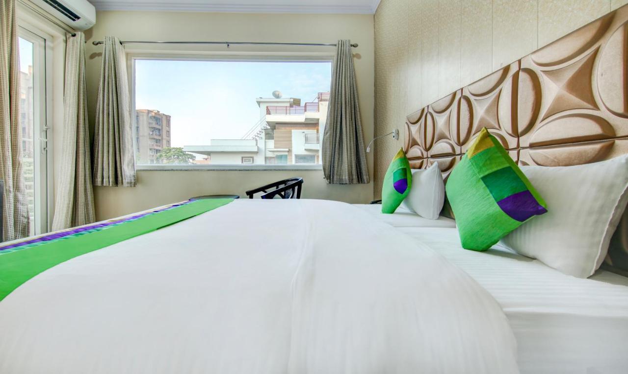 Treebo Trend Blooms Premium Hotel Gurgaon Exterior foto