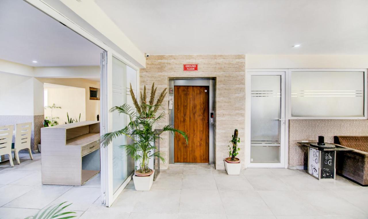 Treebo Trend Blooms Premium Hotel Gurgaon Exterior foto